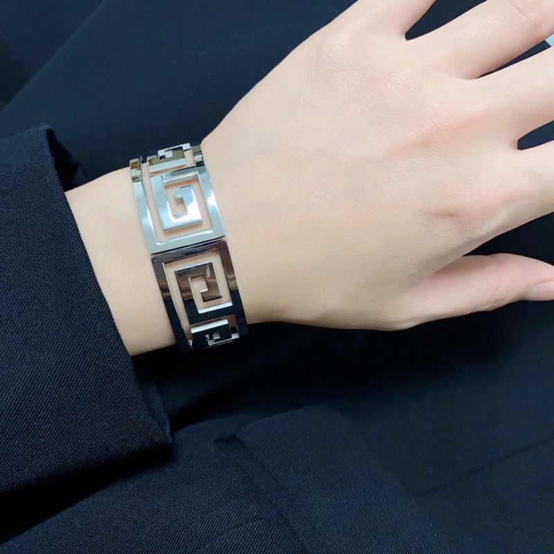 GIVENCHY